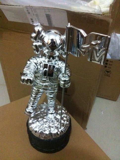 Mtv Kaws Moonman Video Music Award Silver Plated Statue 1:1 Replica Tr 