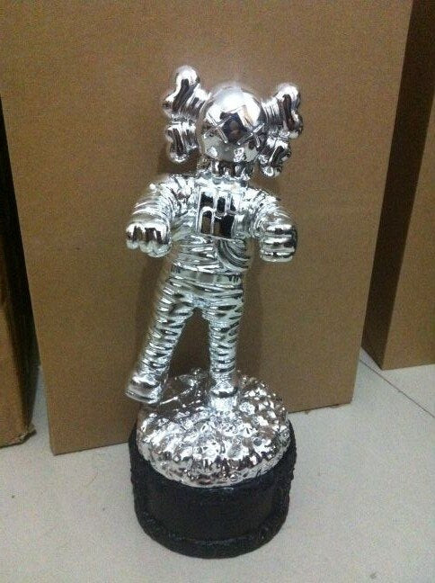 MTV Kaws Moonman Video Music Award Silver Plated Statue 1:1 Replica Tr